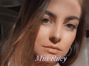 Mia_Riley