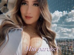 Mia_parcker